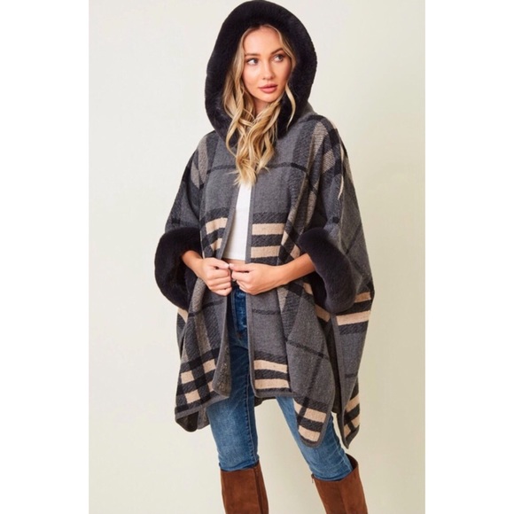 xoxoklowe Jackets & Blazers - Gray & Cream Plaid Fur Trimmed Hooded Poncho Cape